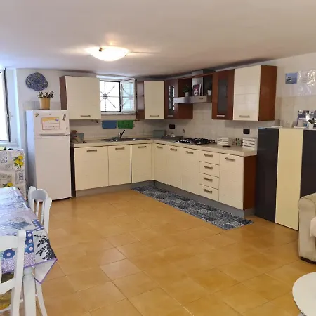 Bed & Breakfast Medì-le Di Franci 3*